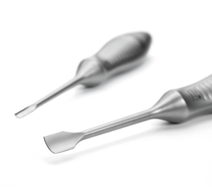 OSTEOTOME AVEC POIGNEE 10MM 240MM